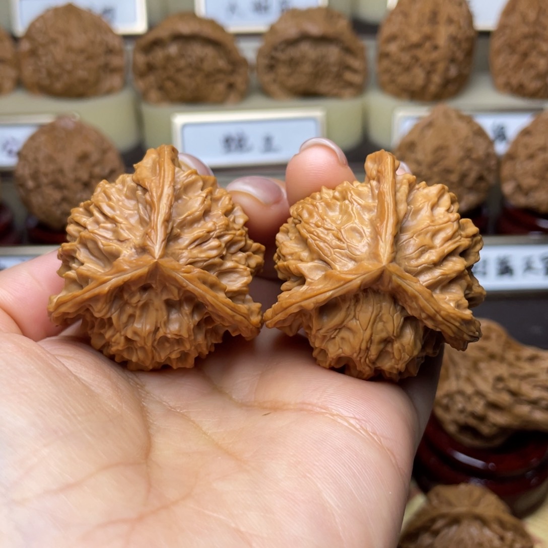 文玩核桃把件盘山三棱