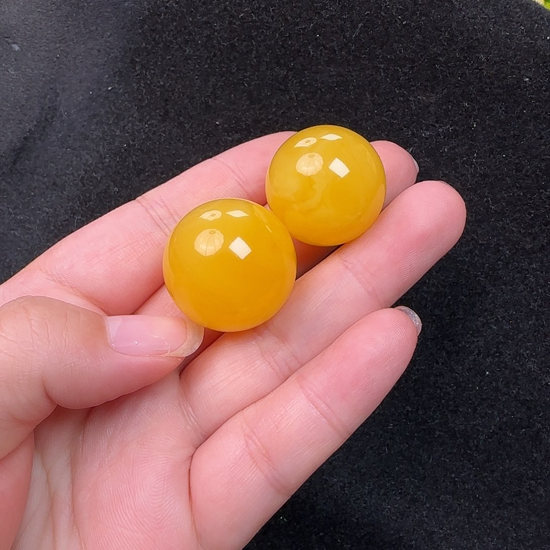 孤***雨蜜蜡未镶嵌珠宝奇石