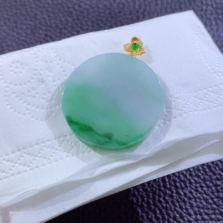 翡翠颈饰18K金镶嵌翡翠