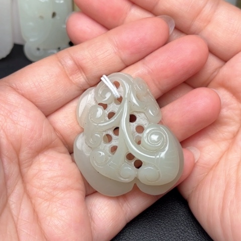 和田玉挂件未镶嵌蘑****3