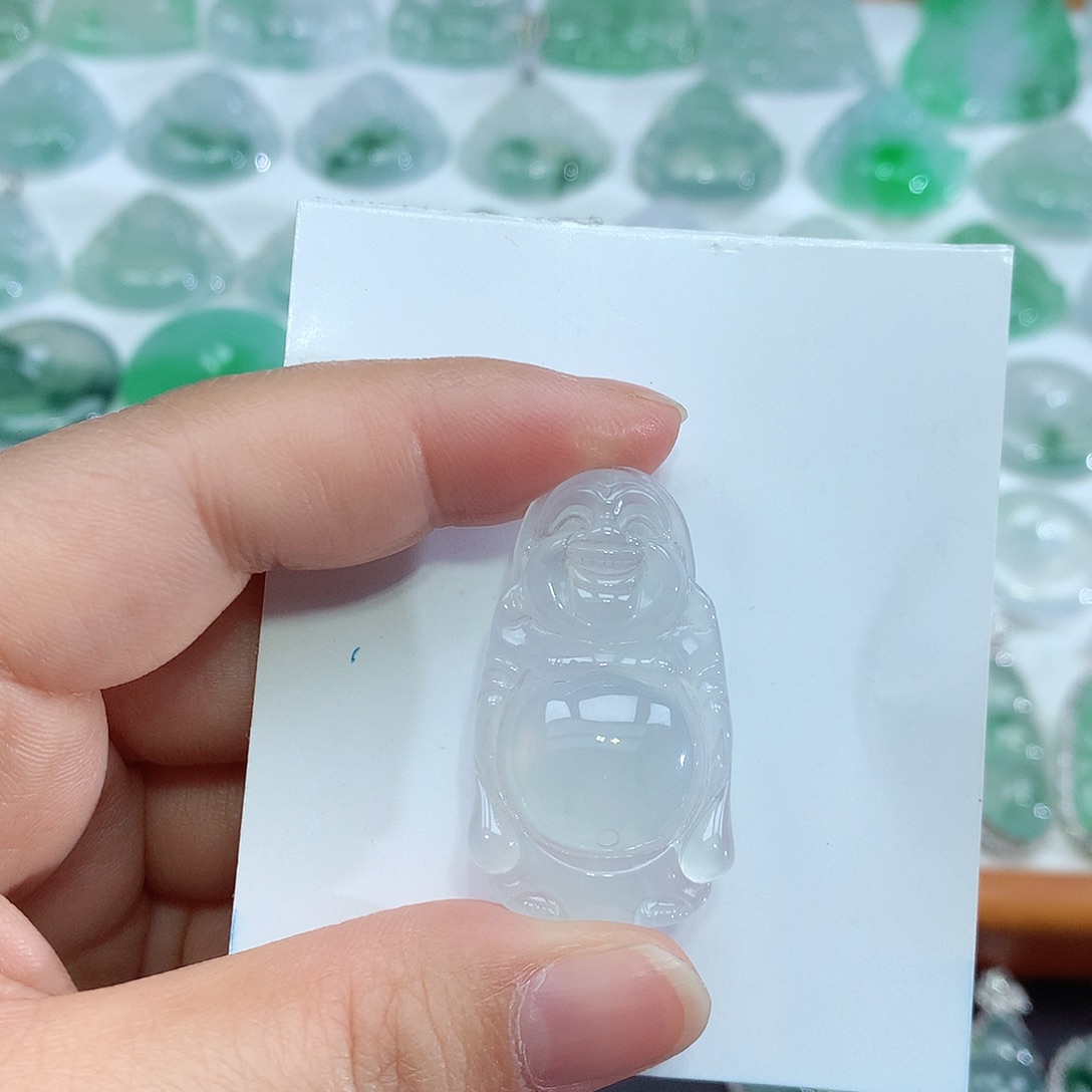 翡翠颈饰未镶嵌佛