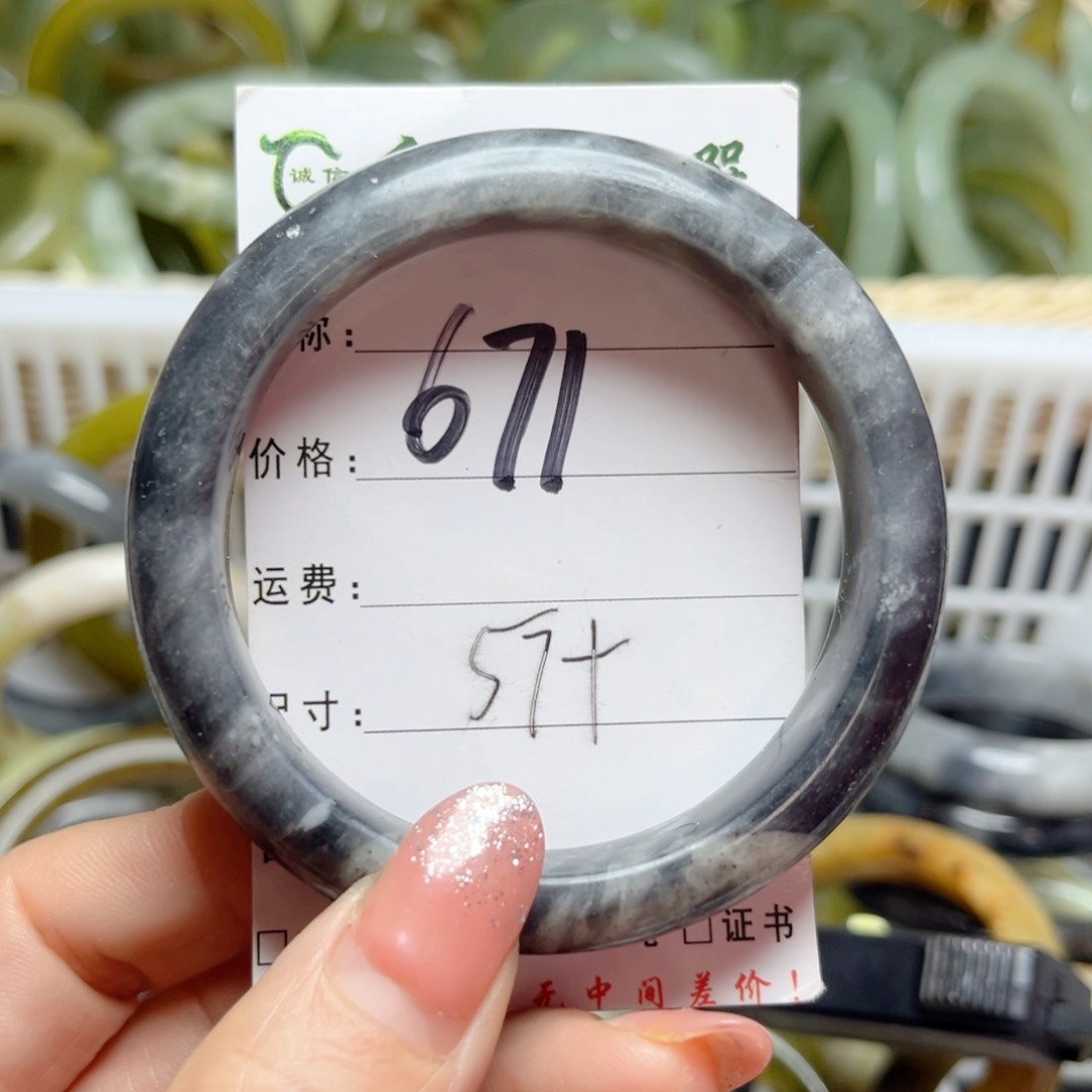 岫岩老玉（透闪石质玉）手镯未镶嵌