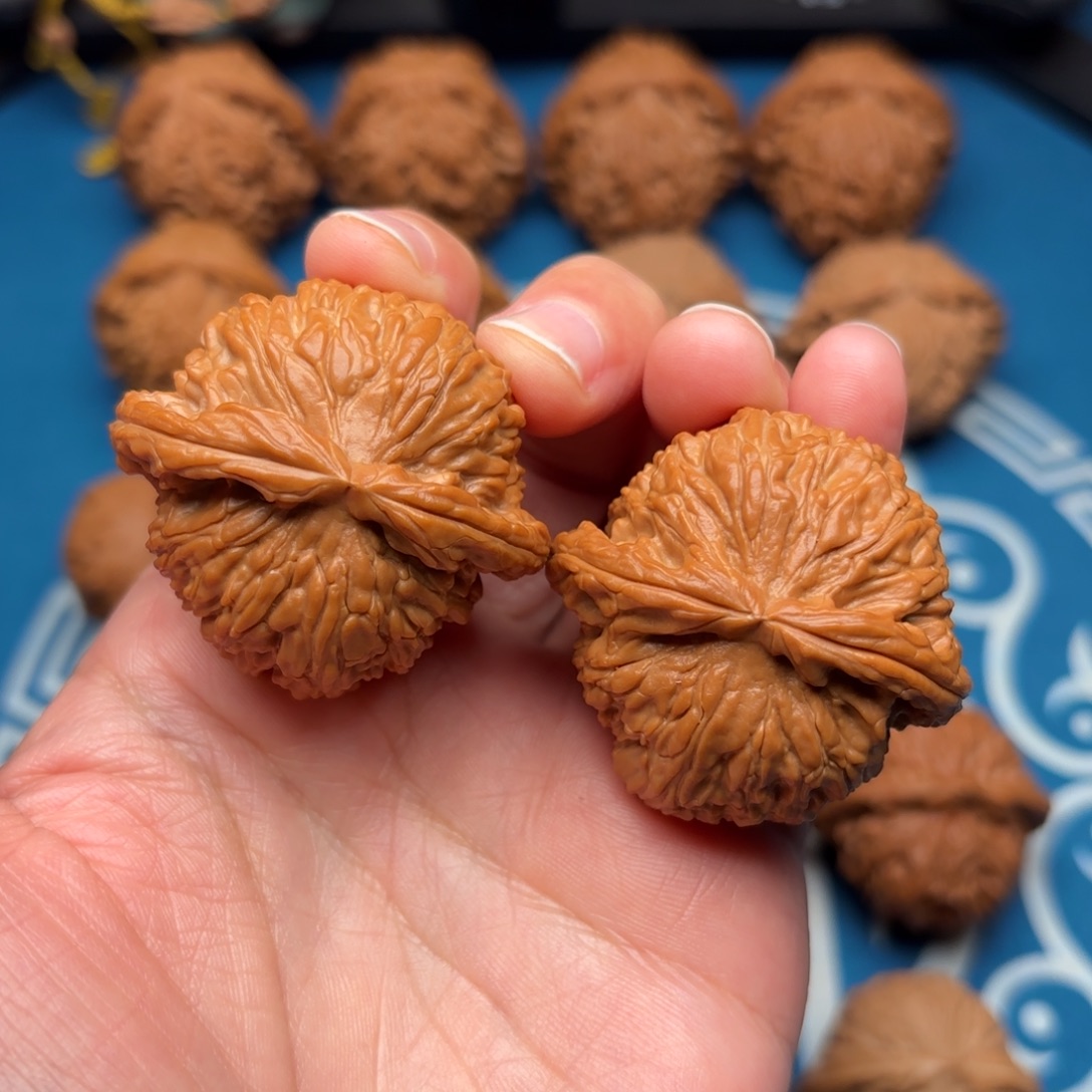 文玩核桃吊坠白狮子43