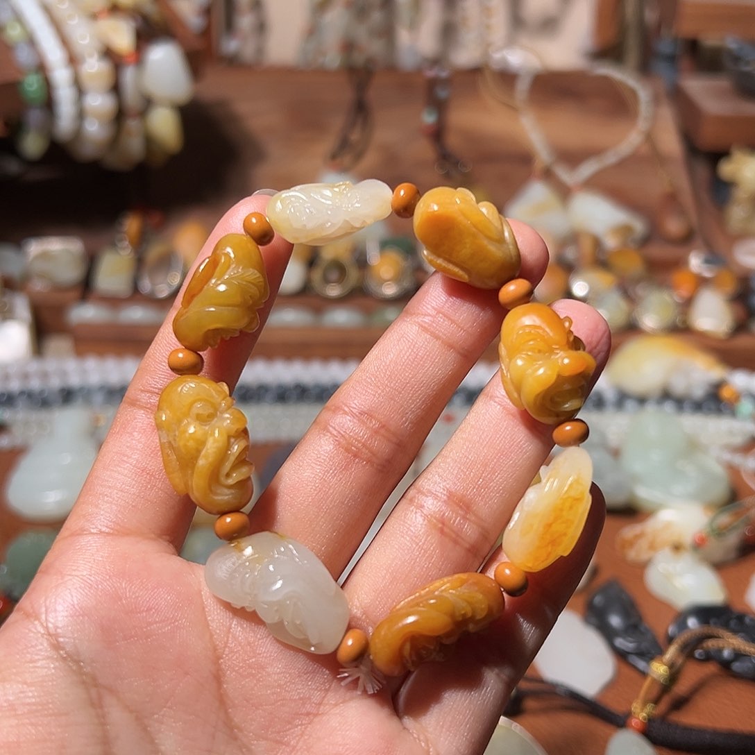 和田玉颈饰未镶嵌