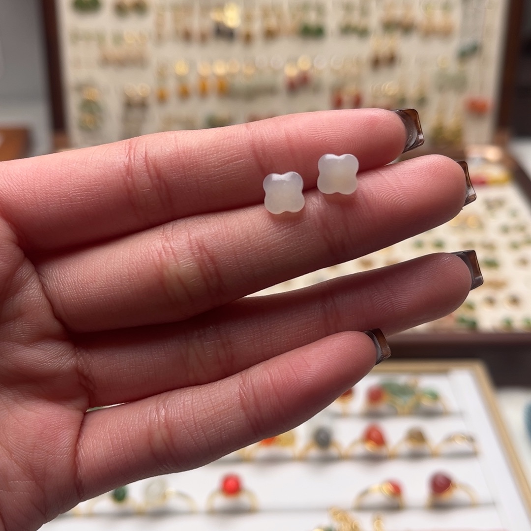 和田玉银S925镀金镶嵌耳坠