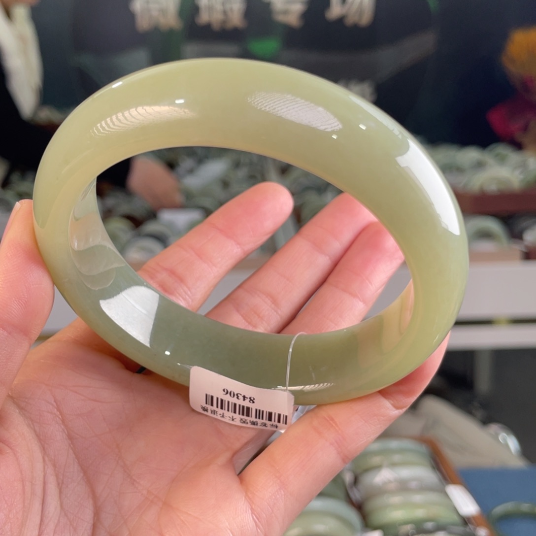 和田玉手镯未镶嵌糖**豆68