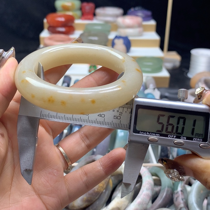 未镶嵌手镯石英质玉