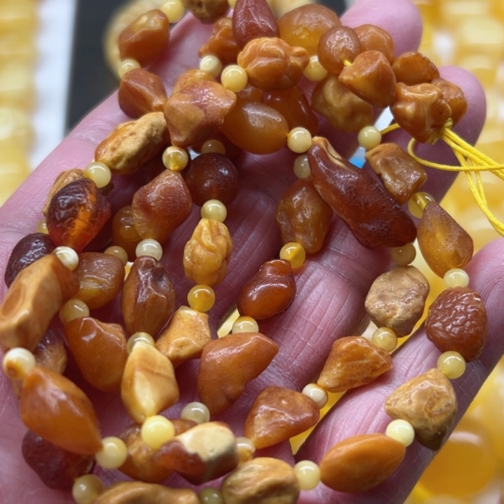 琥珀（矿物珀）颈饰未镶嵌