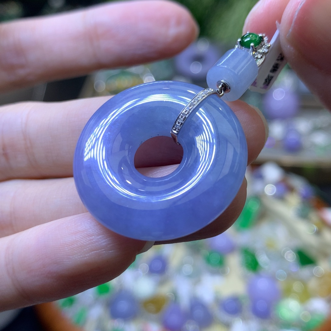 颈饰18K金镶嵌翡翠