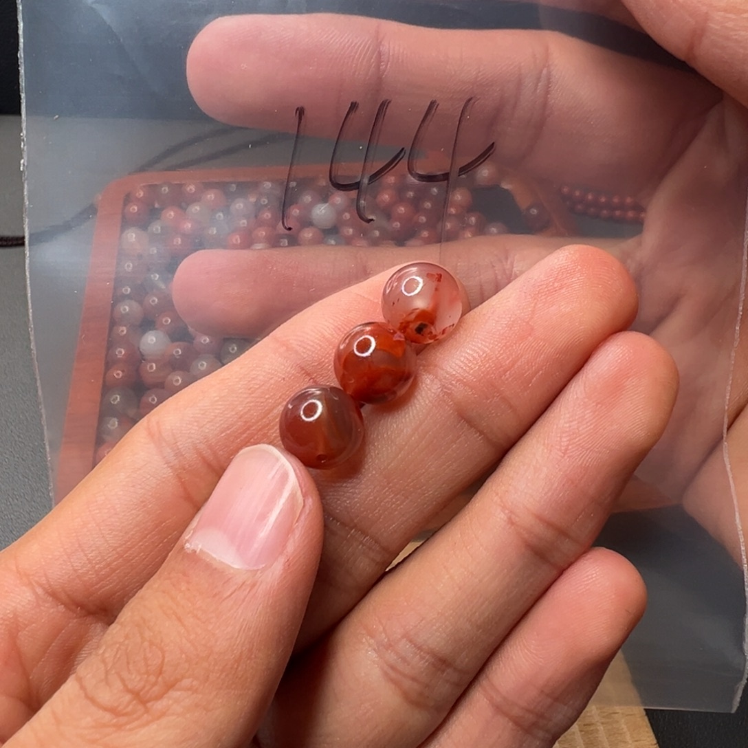 南红玛瑙未镶嵌144号南红9.5+三粒