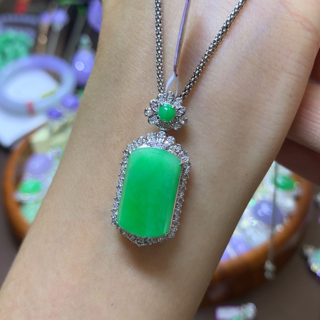 【闪购商品】翡翠颈饰18K金镶嵌翡翠