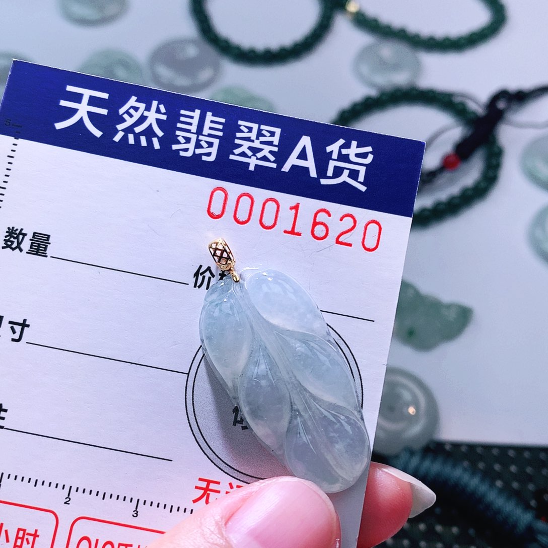 翡翠颈饰18K金镶嵌吊坠