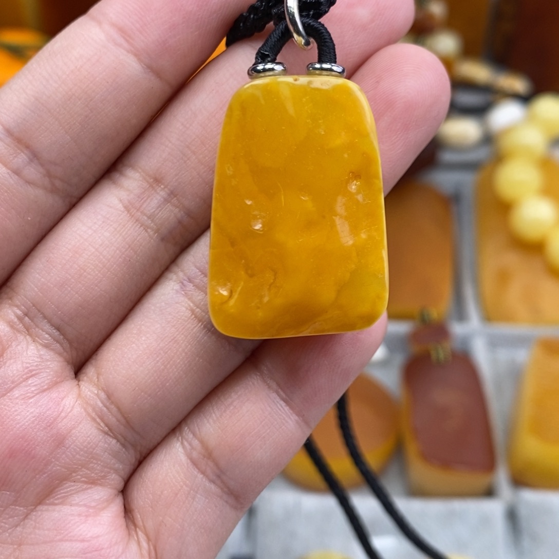 琥珀吊坠(赠链)未镶嵌