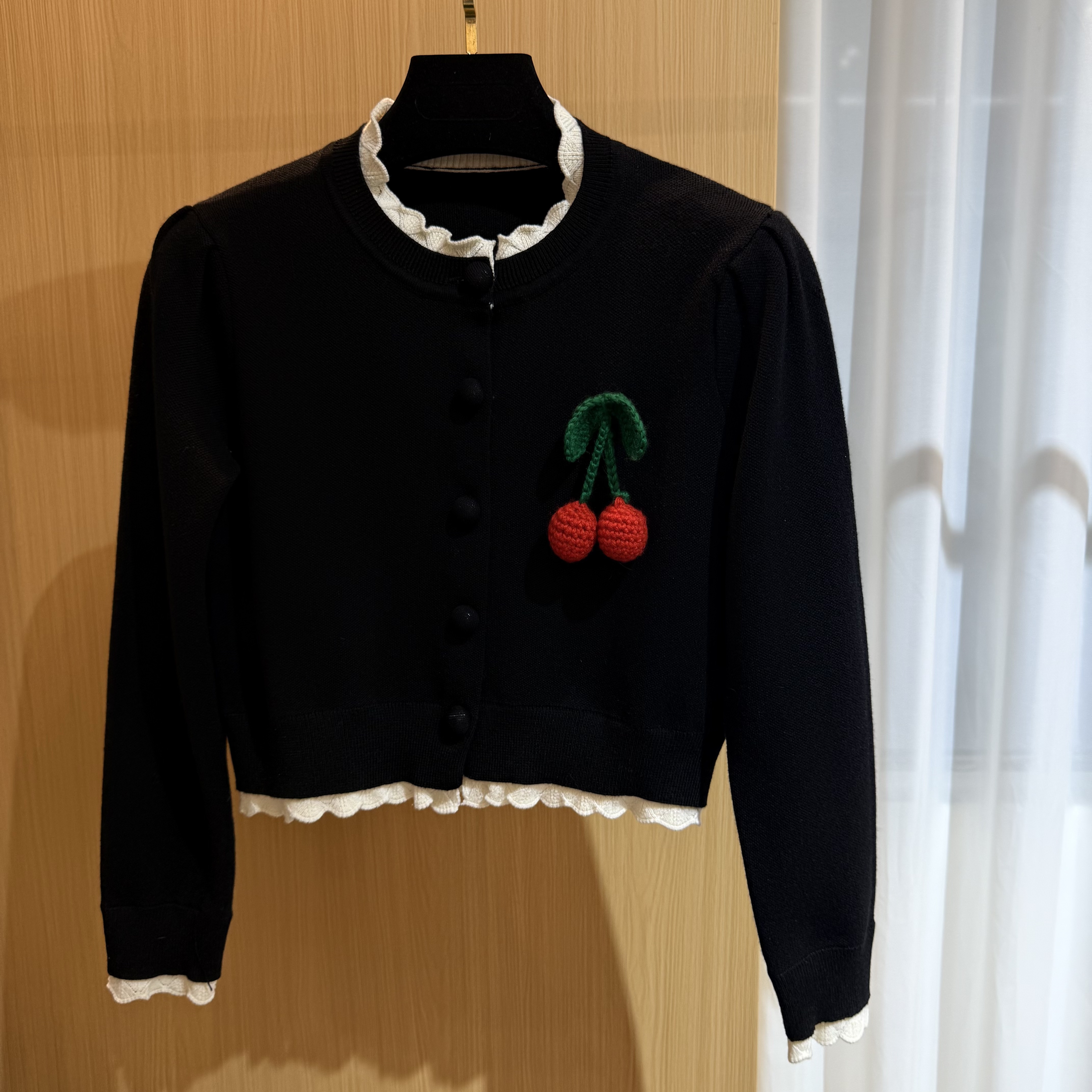 <猪猪出品>黑色小樱桃绣花小香风网红百搭拼色针织圆领开衫