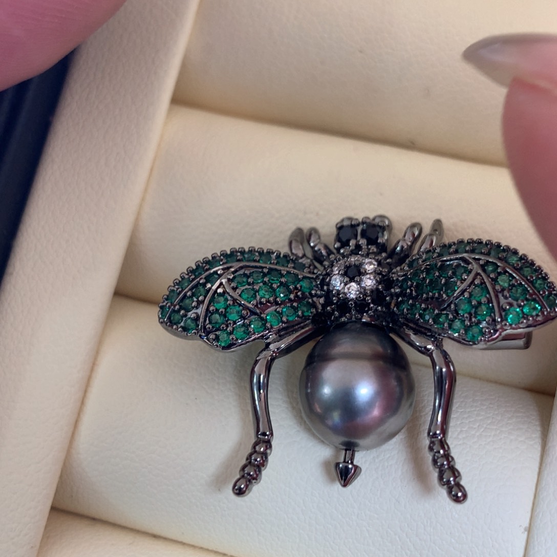 未镶嵌胸饰海水珍珠