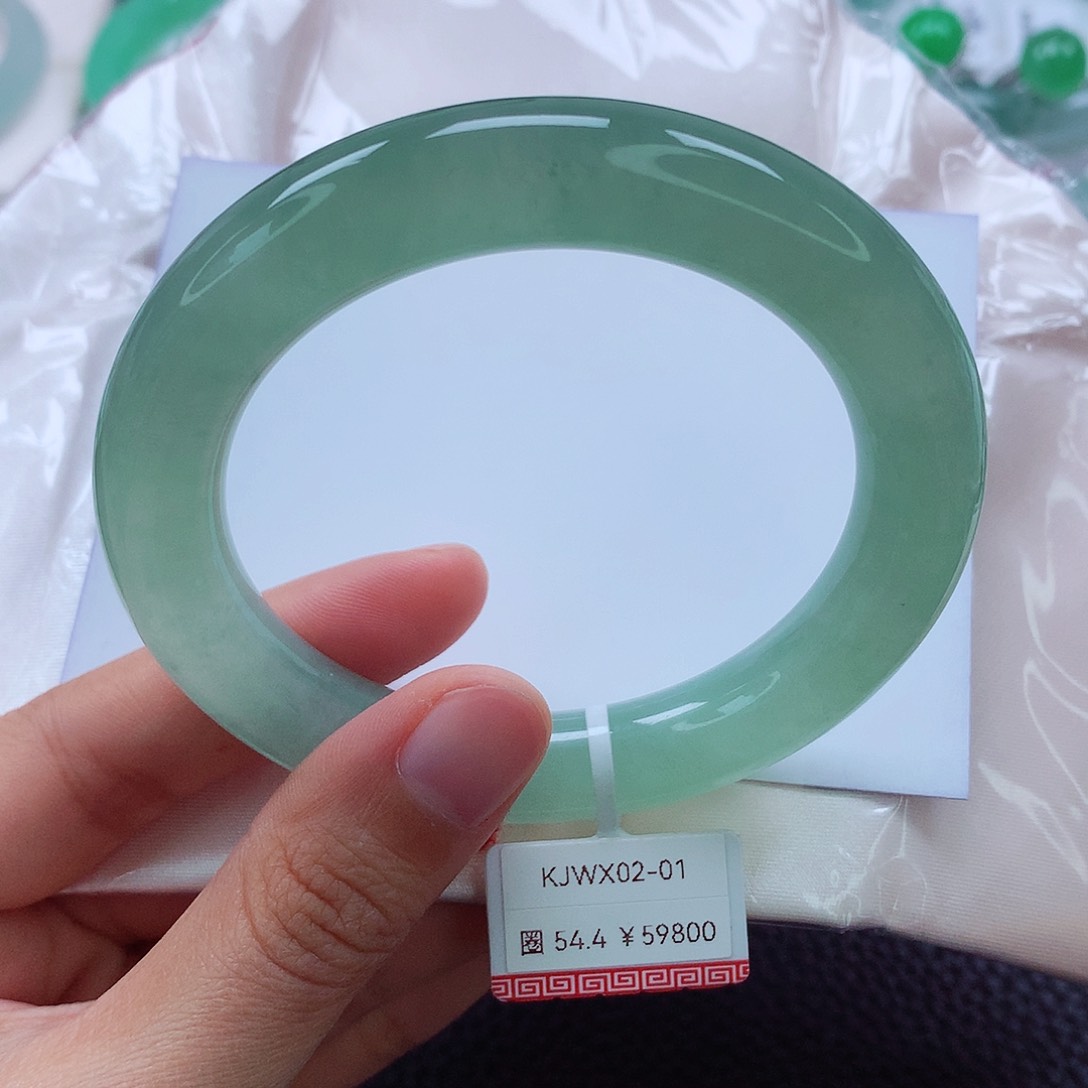 翡翠手镯未镶嵌54.5晶莹剔透 湖水绿