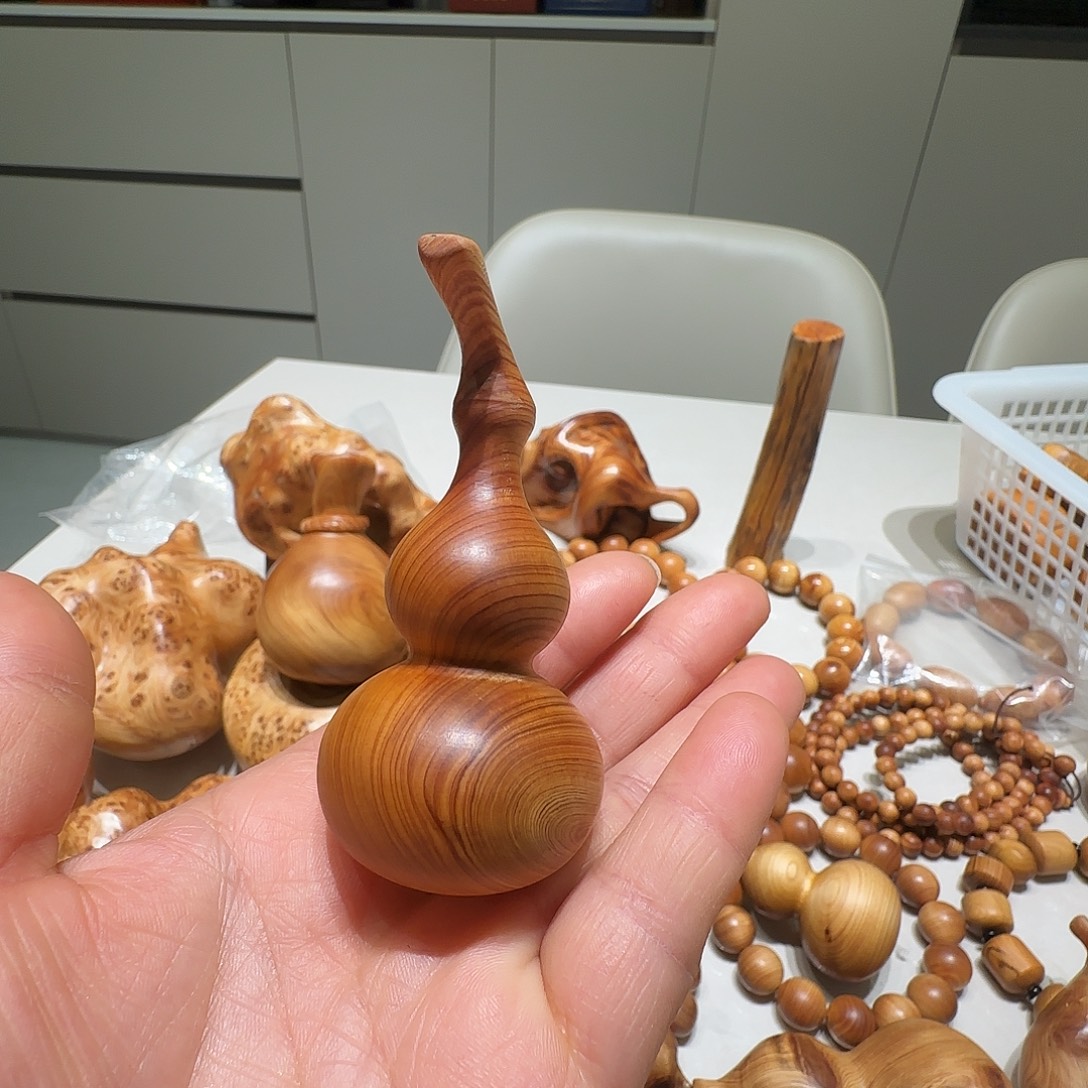 阳***️柏木（崖柏）太行崖柏陈化黑油闻香小葫芦