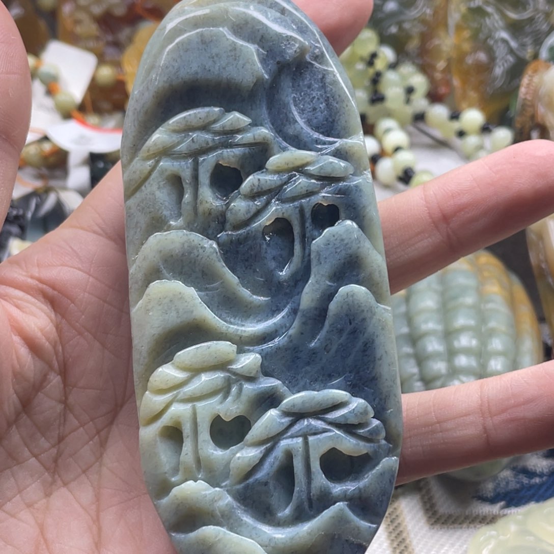 蛇纹石玉颈饰未镶嵌