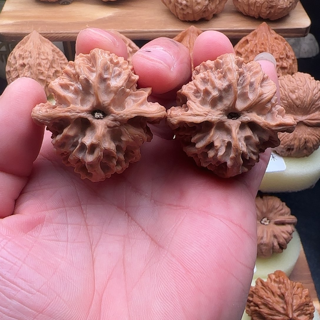 文玩核桃吊坠苹果园