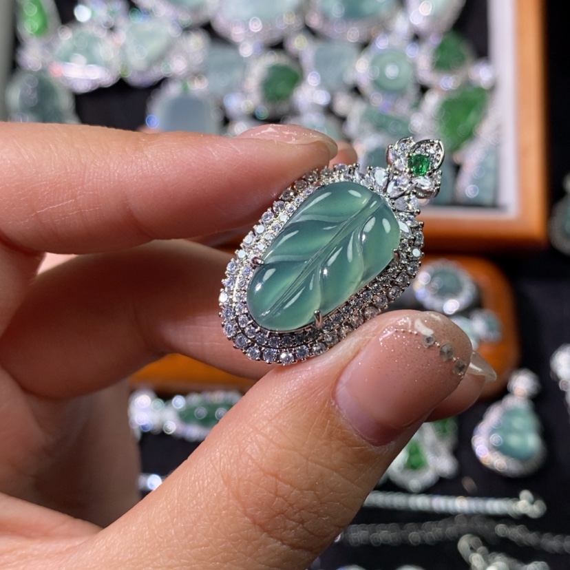 【闪购商品】翡翠颈饰未镶嵌天然