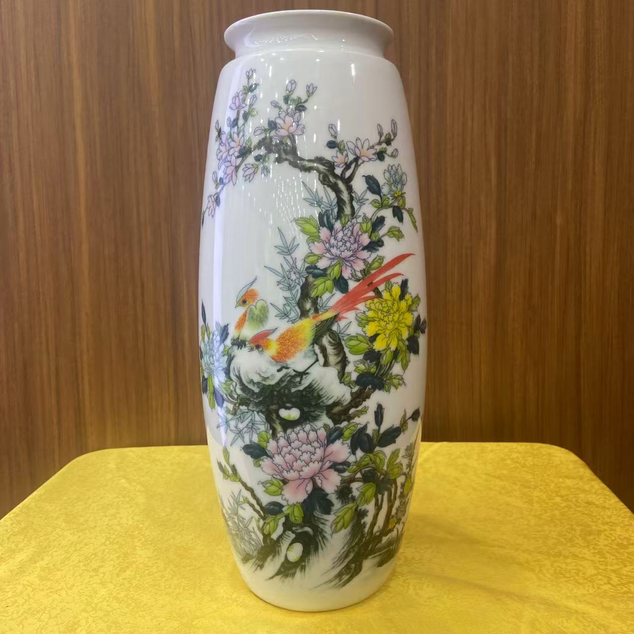 春色满园陶瓷图箭筒