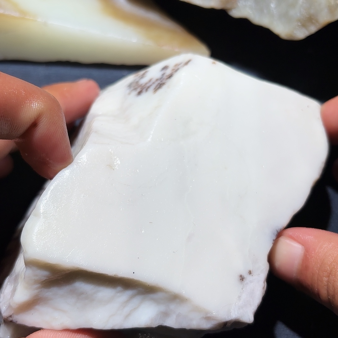 和田玉未镶嵌珠宝奇石