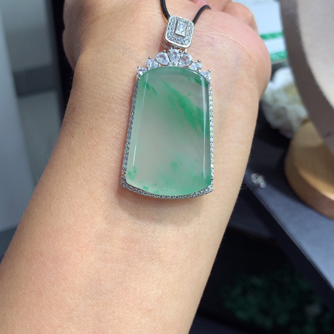 颈饰银S925镶嵌石英质玉（非洲翠）