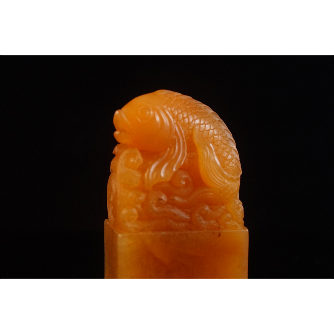 寿山田黄石《年年有鱼》钮章  38*22.5*13.7mm重约23.1g