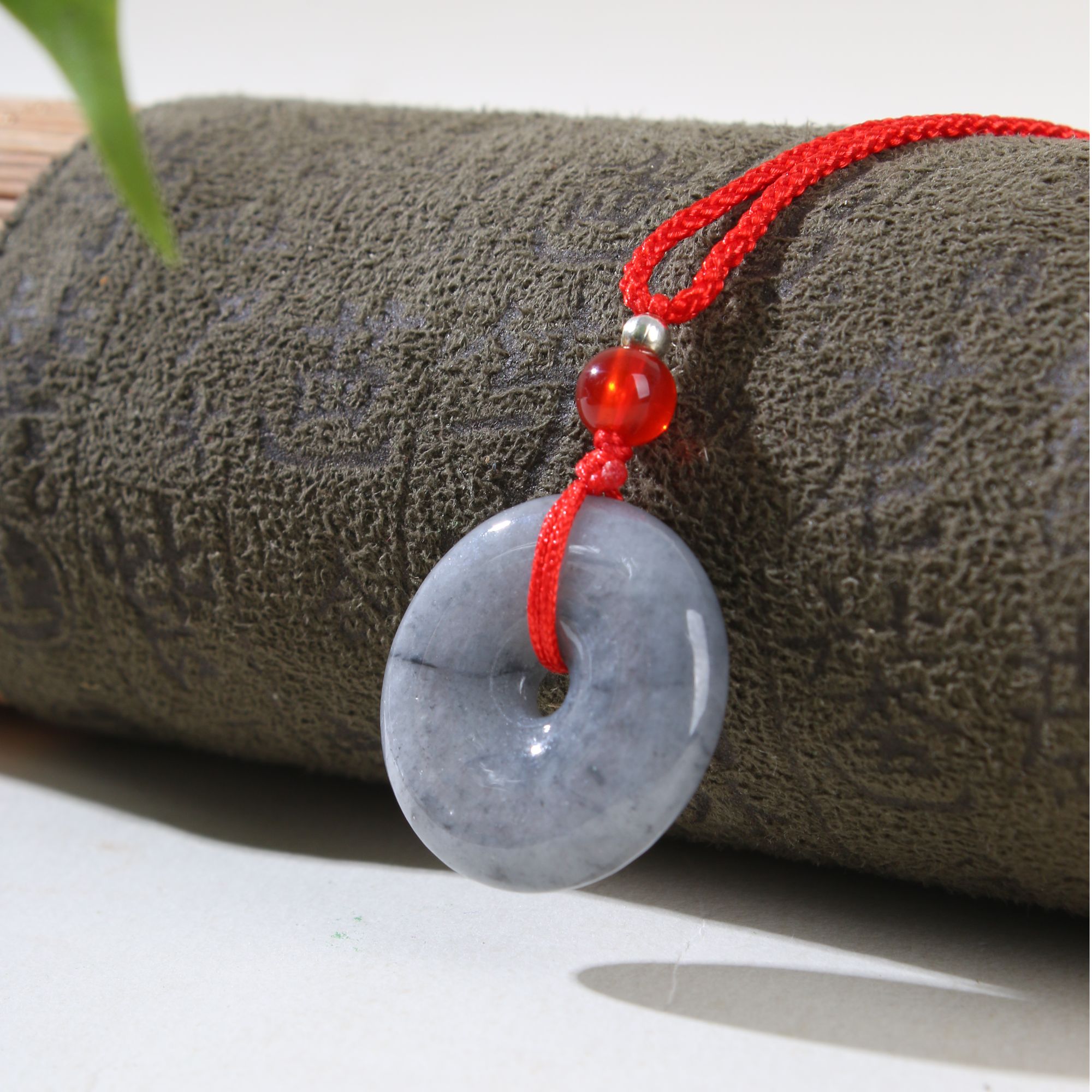 缅甸天然A货翡翠冰乌鸡平安扣吊坠颈饰百搭时尚情侣多样性发一