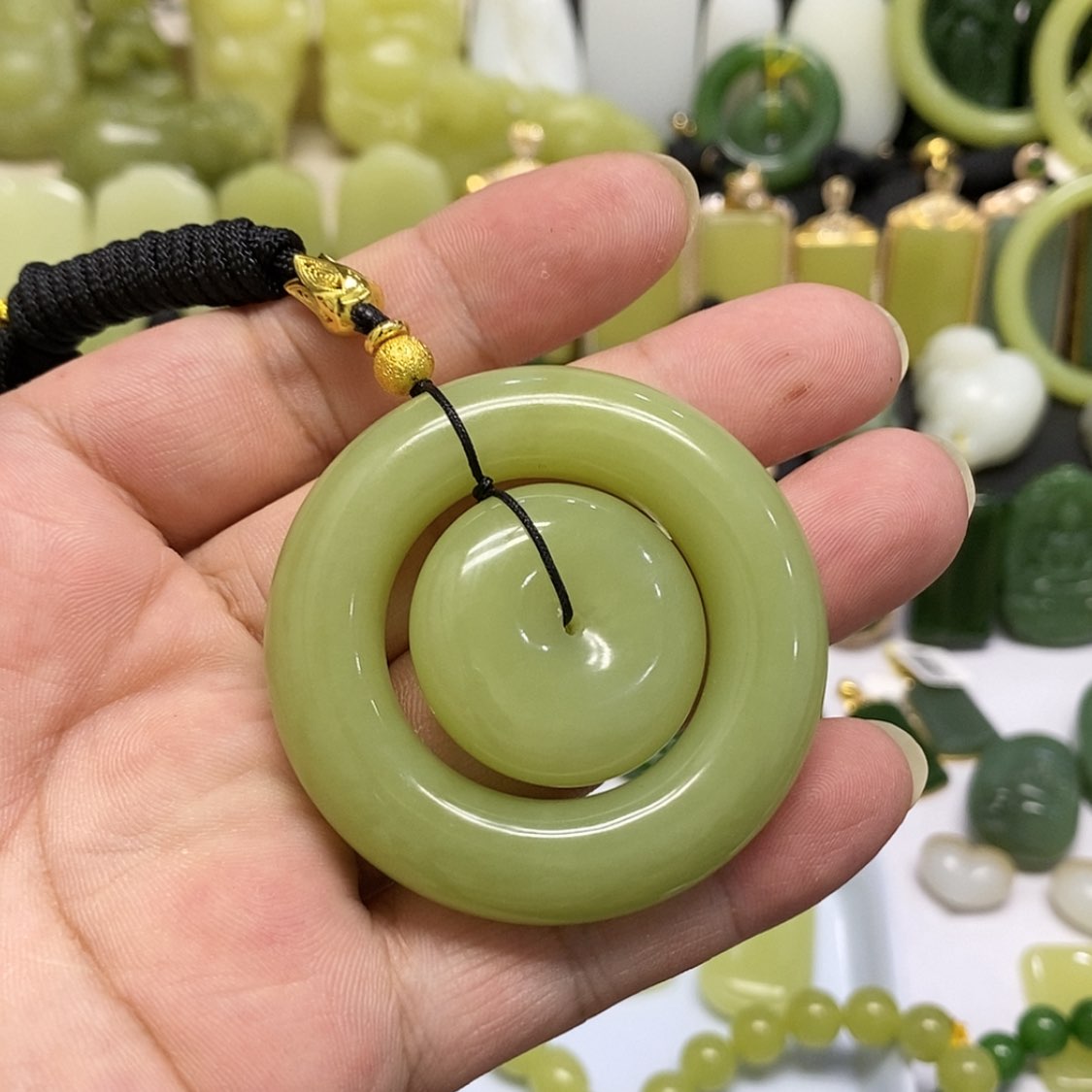 【闪购商品】颈饰未镶嵌和田玉