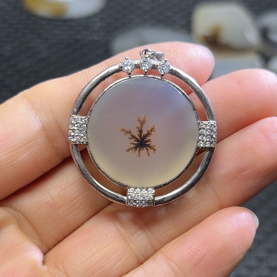 输***称玛瑙/玉髓未镶嵌珠宝半成品