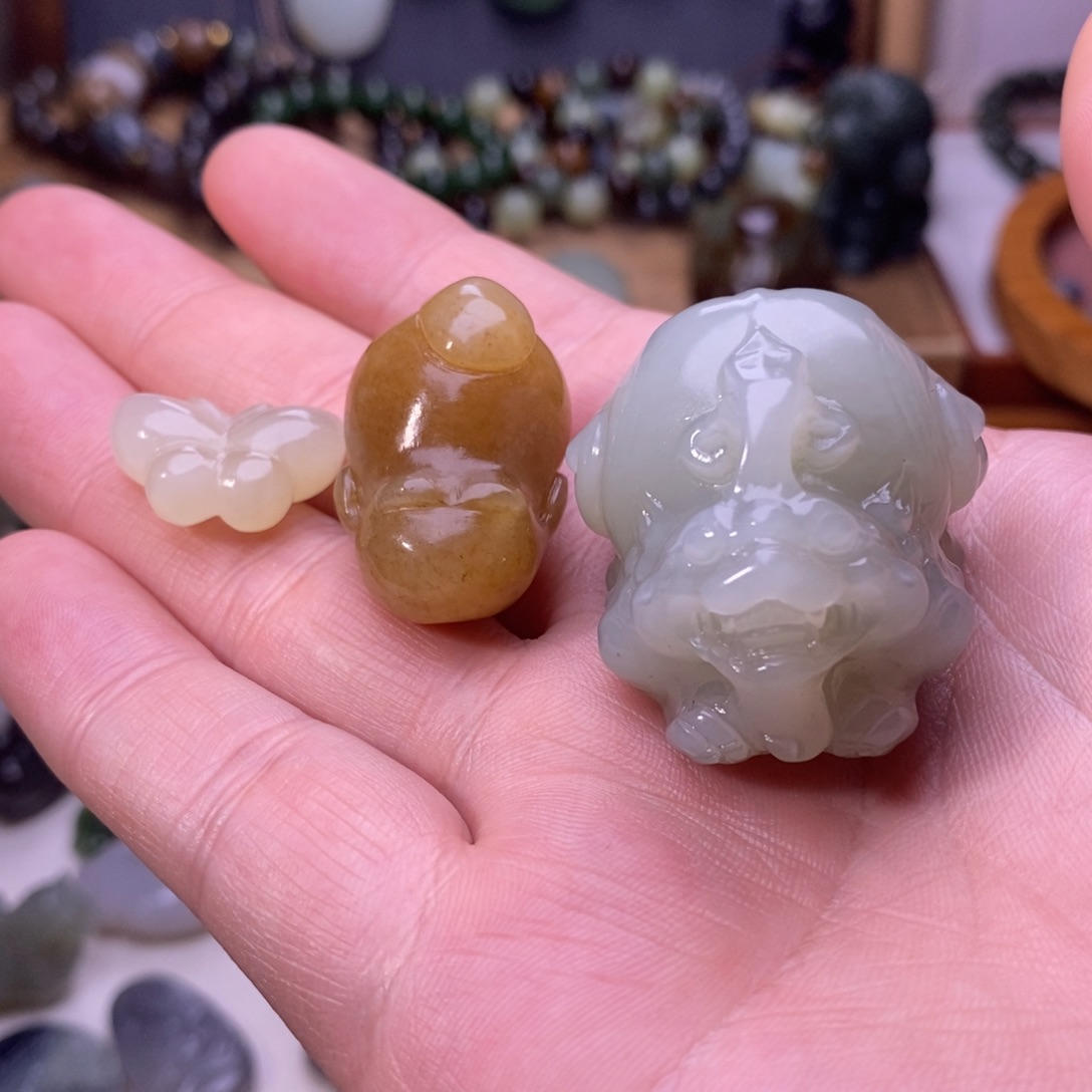 颈饰未镶嵌和田玉?****