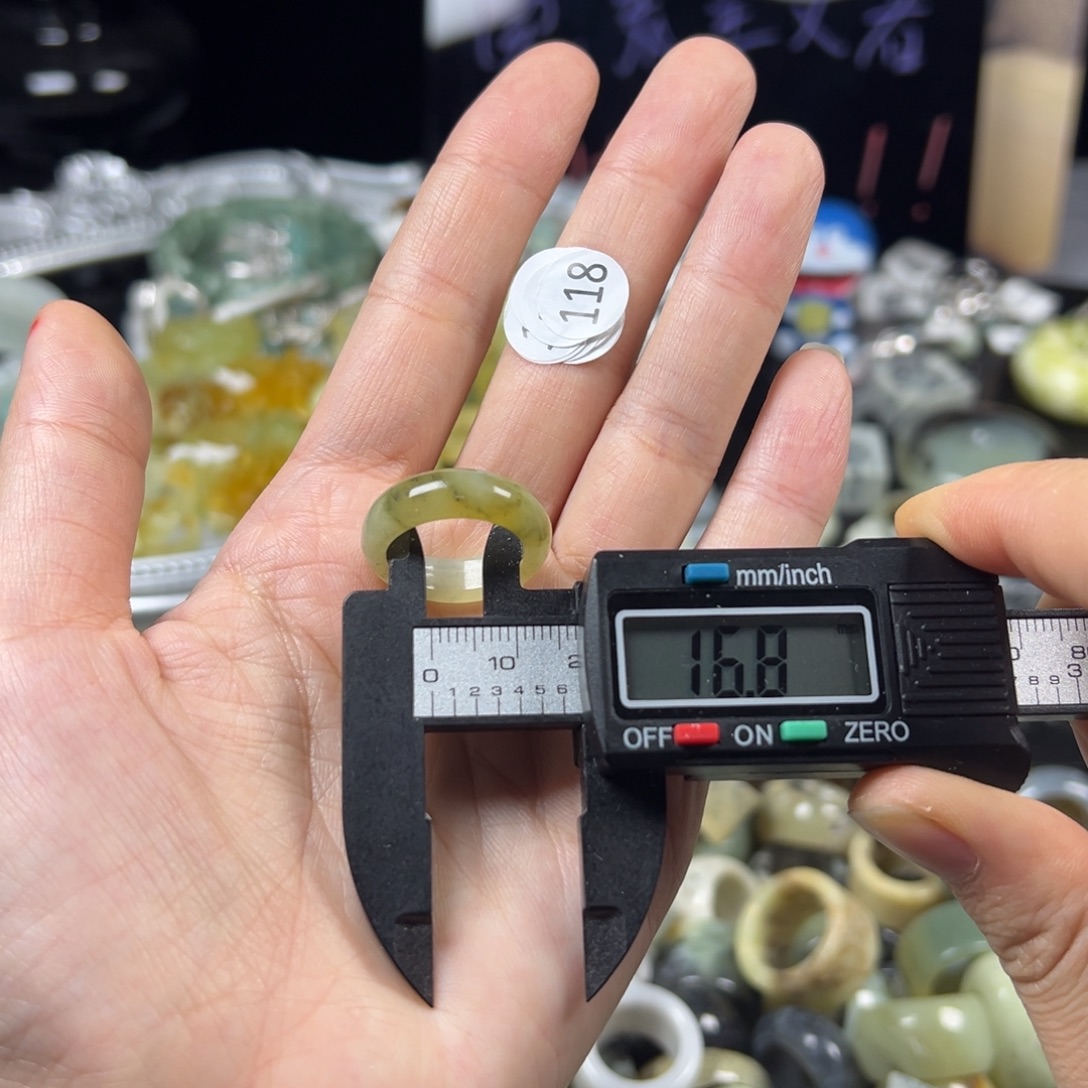 蛇纹石玉未镶嵌戒指