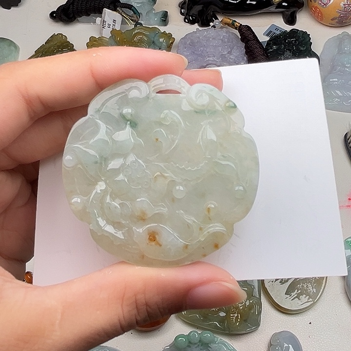 翡翠未镶嵌颈饰挂件