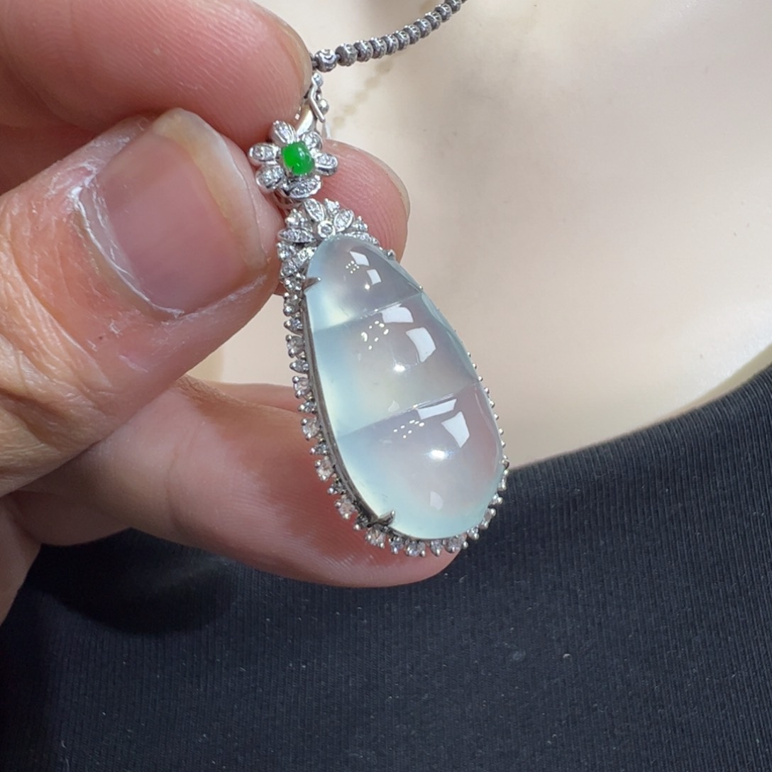 翡翠吊坠(不含链)18K金镶嵌