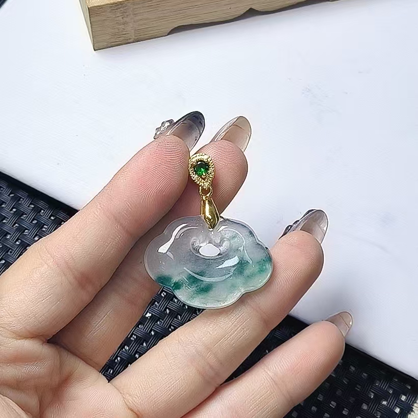 （聚宝严选）D0202冰飘蓝长命锁吊坠精致气质妈妈款时尚精美