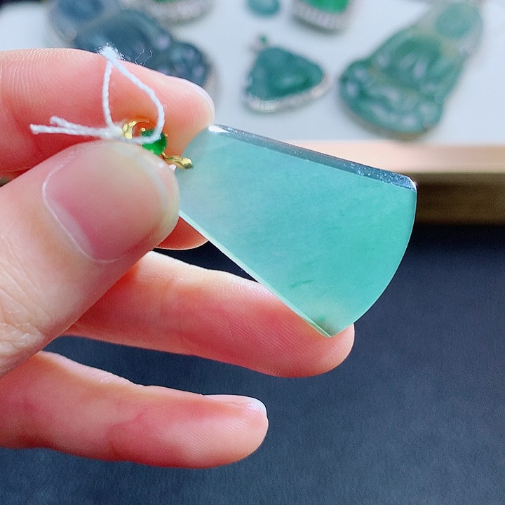 翡翠颈饰18K金镶嵌翡翠