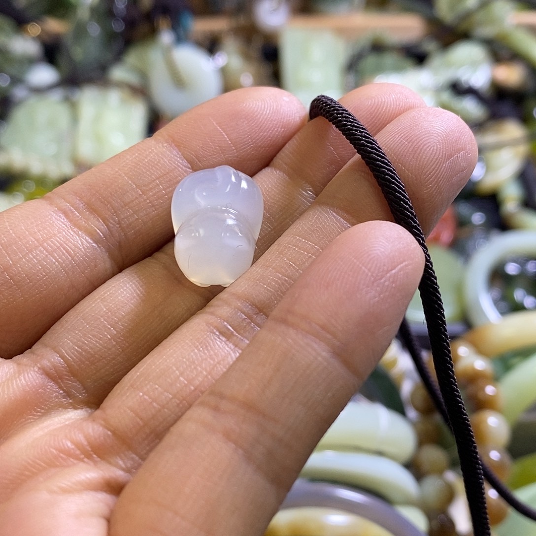 岫玉未镶嵌手镯一个