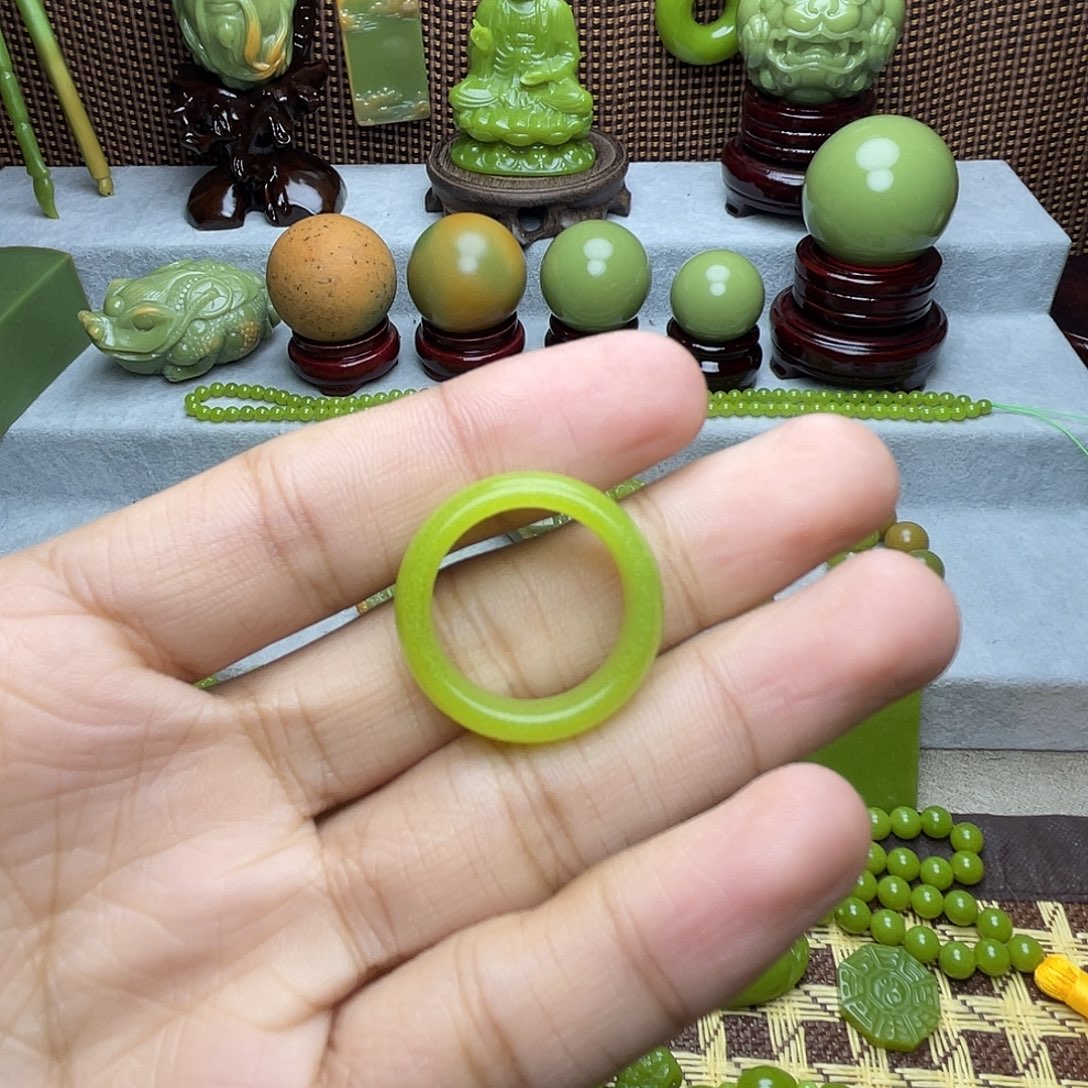 一***伴石材内径20宽度7.4素戒指