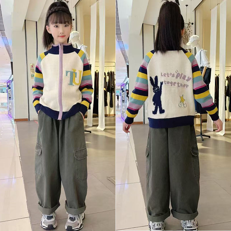 女童2025年秋季新款中大童洋气时尚休闲开衫卡通毛衣工装裤套装