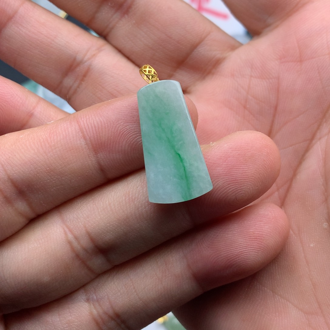 翡翠颈饰18K金镶嵌无事牌