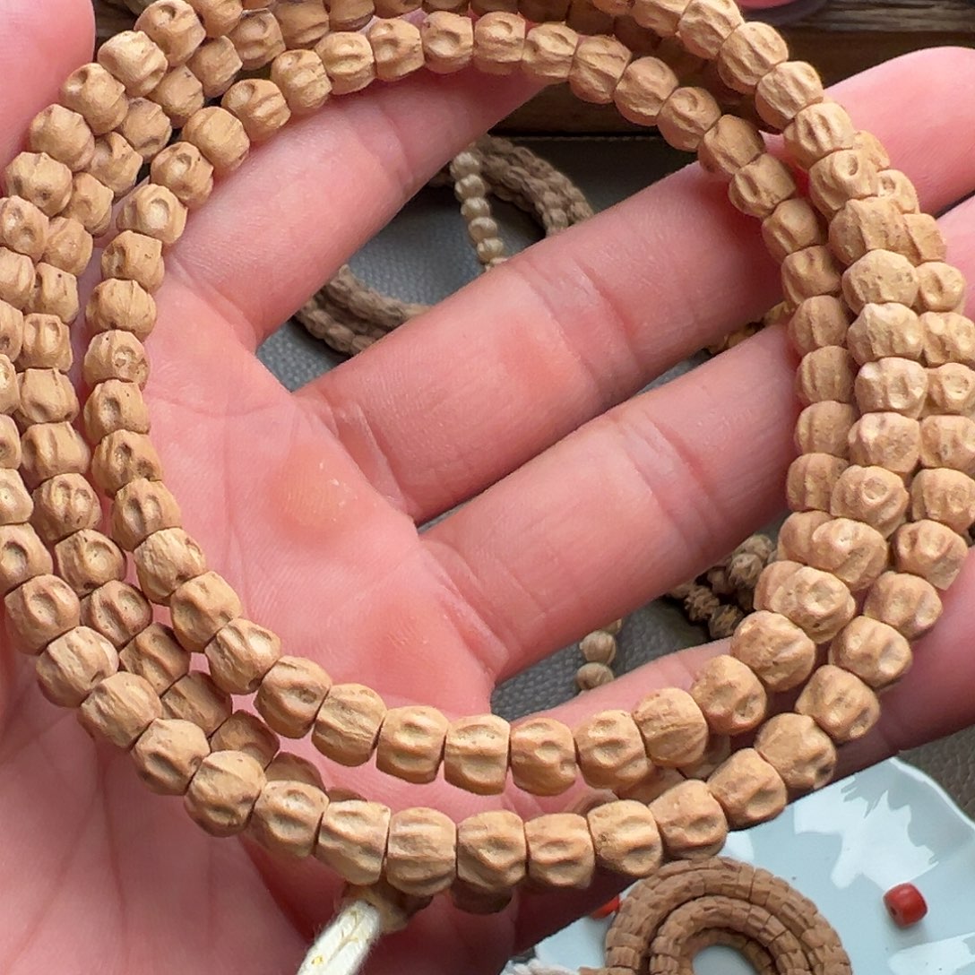 杏***枫柏香籽/百香籽吊坠