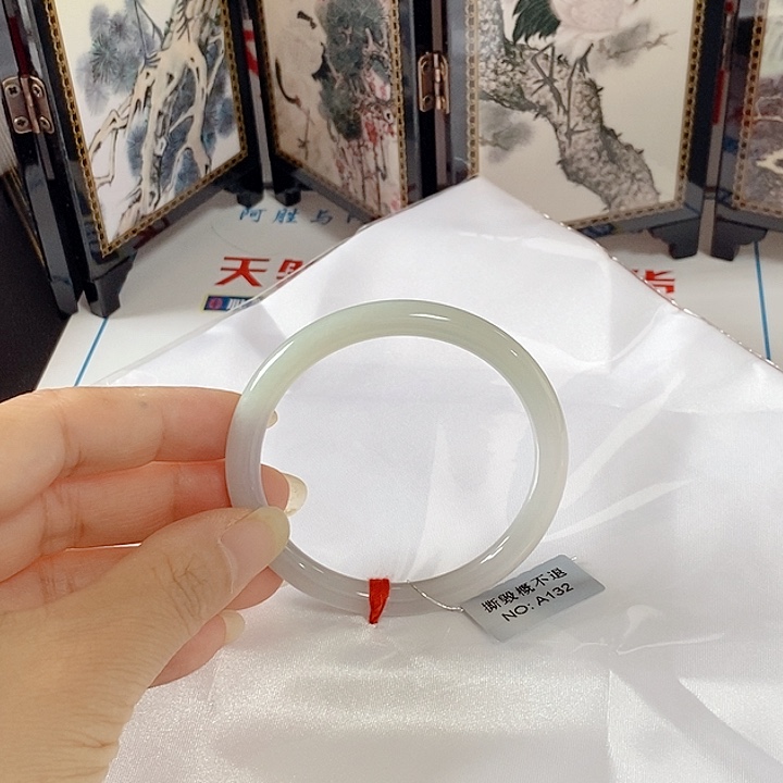 翡翠未镶嵌手镯（圆镯）手镯