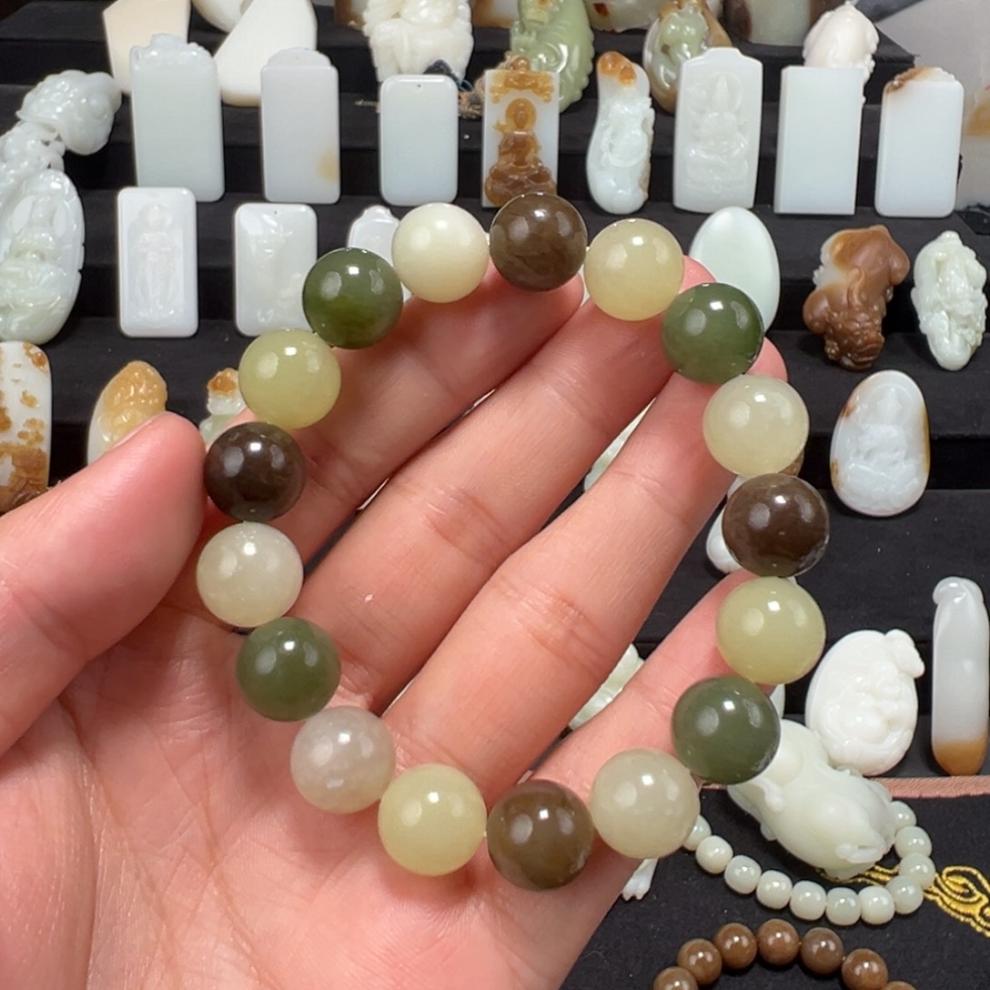 和田玉颈饰未镶嵌