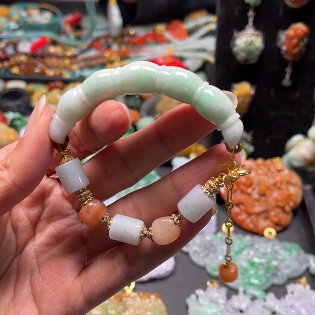 翡翠颈饰未镶嵌ccgvvvvhhhhhhh