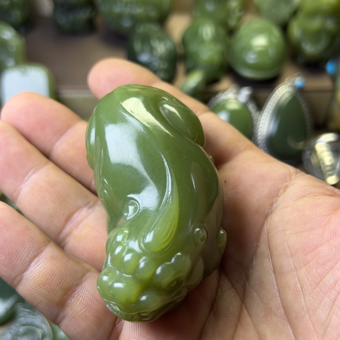 岫岩老玉（透闪石质玉）把件未镶嵌来*球