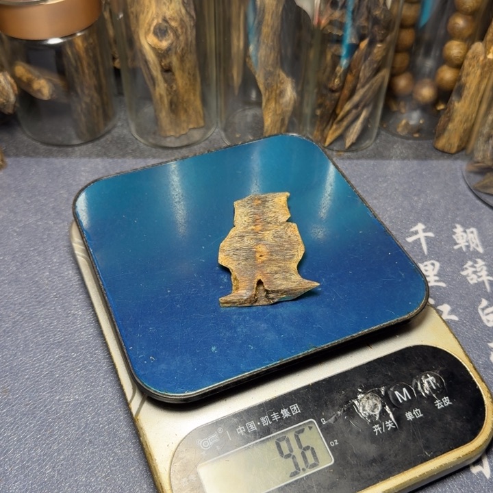 线香清****来海南黄棋一代漏油老料9克