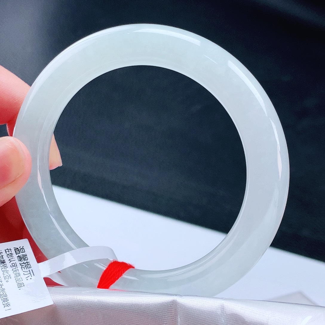 未镶嵌手镯（圆镯）翡翠