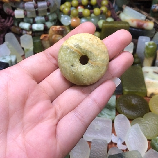 岫玉未镶嵌吊坠岫