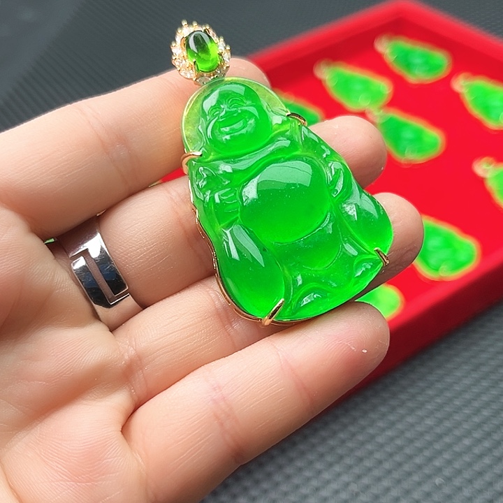 翡翠颈饰未镶嵌啊啊